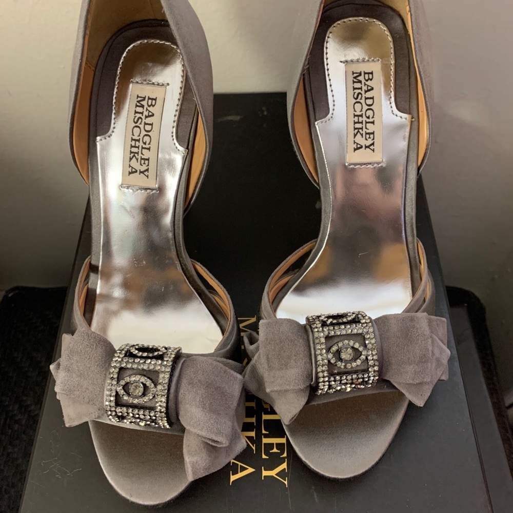 Peep toe Satin Pumps